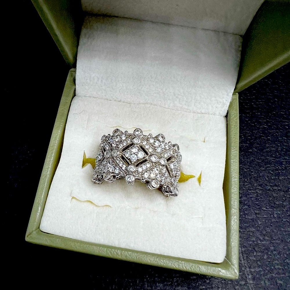 Judith Ripka Sterling Silver size 7 Ring with box